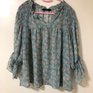 ダブルクローゼット(w closet)のダブルクローゼット 花柄ブラウス(シャツ/ブラウス(長袖/七分))