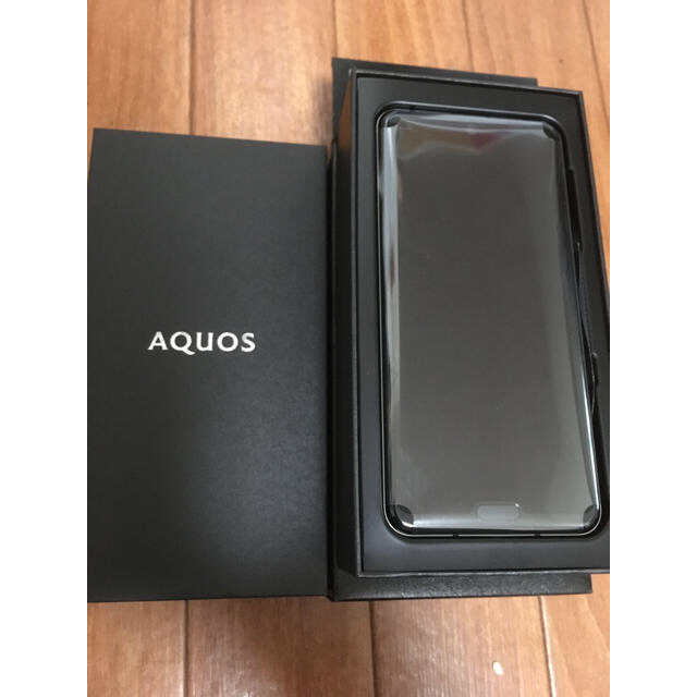 AQUOS(アクオス)のAQUOS R3 プレミアムブラック Softbank ◆新品未使用品◆ スマホ/家電/カメラのスマートフォン/携帯電話(スマートフォン本体)の商品写真