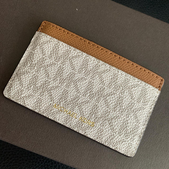 Michael Kors(マイケルコース)のマイケルコース　カードケース　新品未使用 レディースのファッション小物(名刺入れ/定期入れ)の商品写真