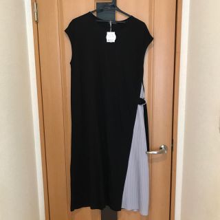 イング(INGNI)の♡新品 INGNI  サイドプリーツワンピース 黒  M (ロングワンピース/マキシワンピース)