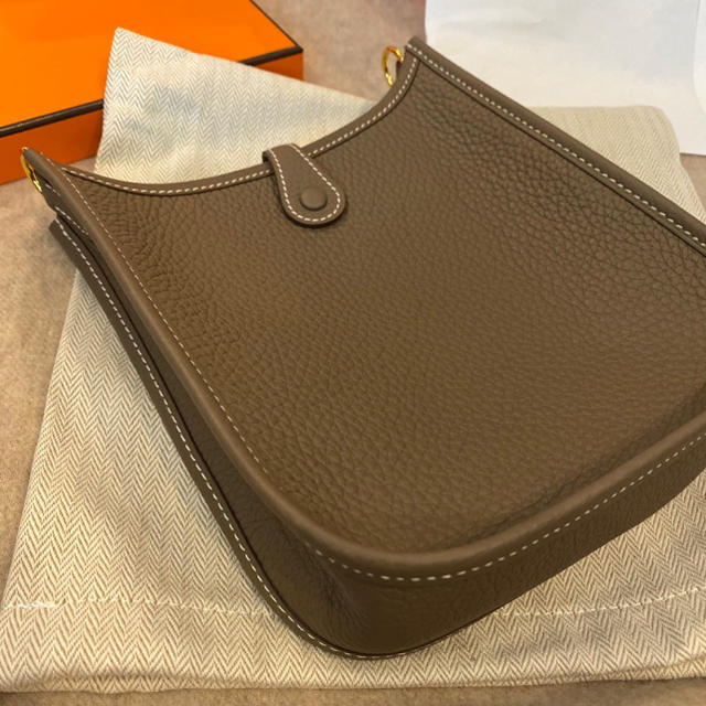 Hermes(エルメス)のエルメス　HERMES エヴリン　tpm エトゥープ　ゴールド金具　新品未使用 レディースのバッグ(ショルダーバッグ)の商品写真