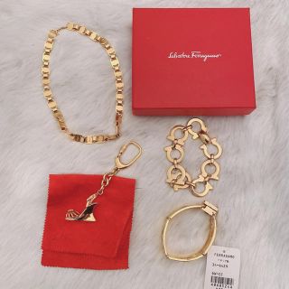 サルヴァトーレフェラガモ(Salvatore Ferragamo)のフェラガモ ゴールド ブレスレット ネックレス　チャーム　イタリア製　セット(ブレスレット/バングル)