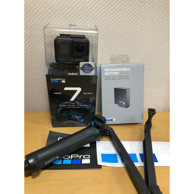 GoPro(ゴープロ)のようこりん様　専用　GoPro HERO7 本体/バッテリー/3way 自撮り棒 スマホ/家電/カメラのカメラ(コンパクトデジタルカメラ)の商品写真