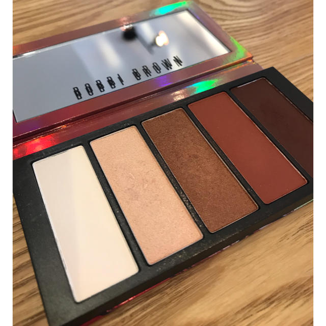 BOBBI BROWN(ボビイブラウン)のBOBBY BROWN ボビイブラウン　フィーバードリームアイシャドウパレット コスメ/美容のベースメイク/化粧品(アイシャドウ)の商品写真