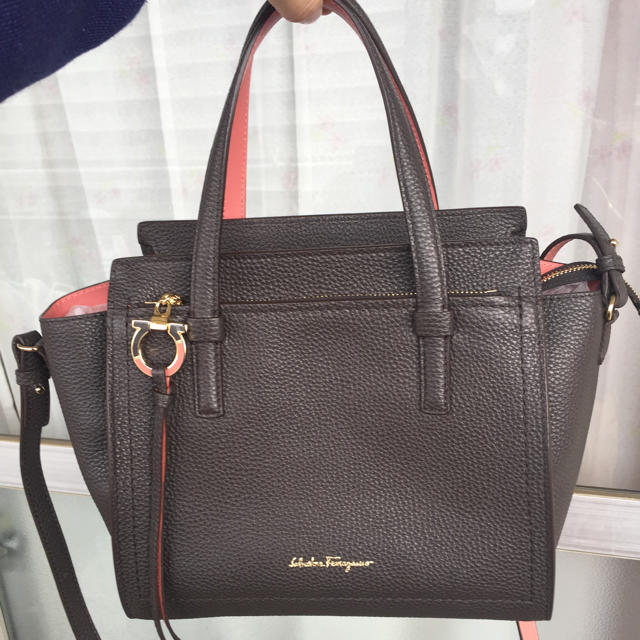 Salvatore Ferragamo(サルヴァトーレフェラガモ)のフェラガモ 2way ショルダーバッグ  エイミー バイカラー 超美品 レディースのバッグ(ショルダーバッグ)の商品写真