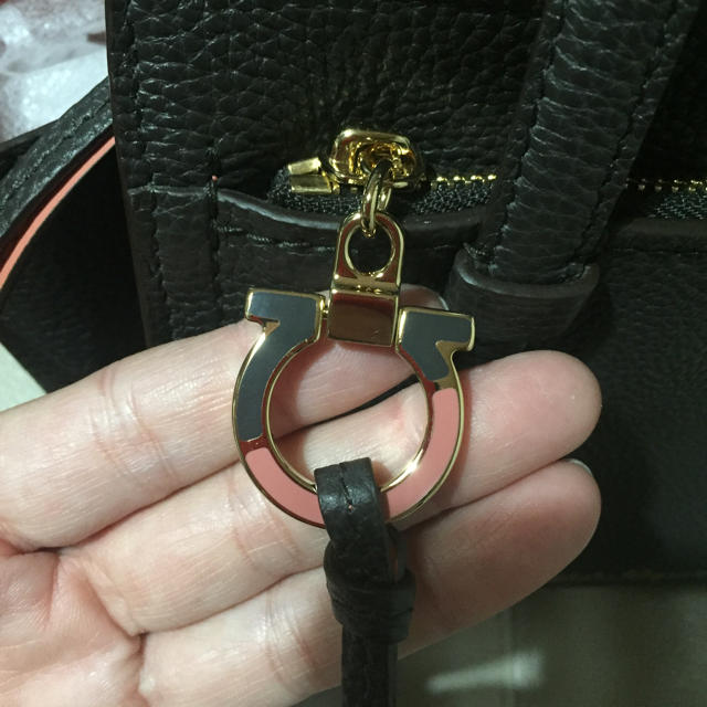 Salvatore Ferragamo(サルヴァトーレフェラガモ)のフェラガモ 2way ショルダーバッグ  エイミー バイカラー 超美品 レディースのバッグ(ショルダーバッグ)の商品写真