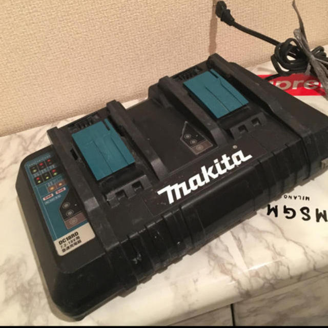 Makita - マキタ・2口急速充電器の通販 by アル's shop｜マキタならラクマ