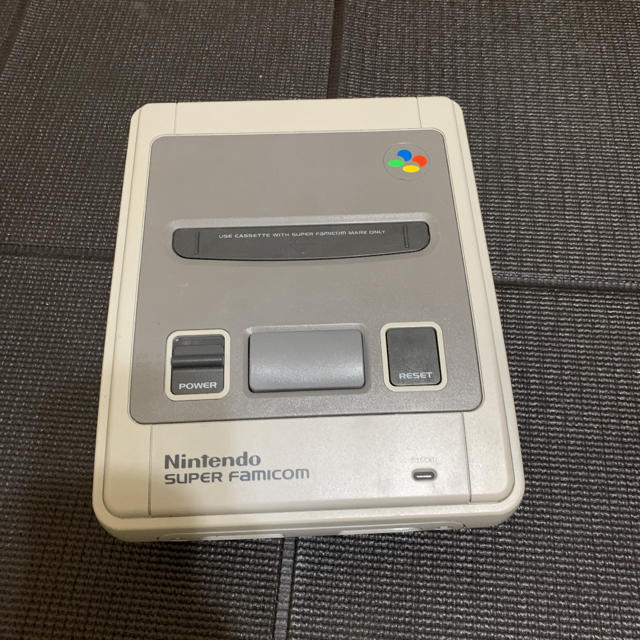 任天堂(ニンテンドウ)のスーパーファミコン本体　のみ　初期 エンタメ/ホビーのゲームソフト/ゲーム機本体(家庭用ゲーム機本体)の商品写真