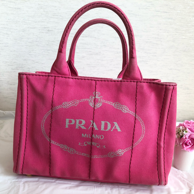 PRADA(プラダ)の【れな様専用】PRADA ミニ カナパ ピンク 定番 ハンド バッグ カナパS  レディースのバッグ(ハンドバッグ)の商品写真