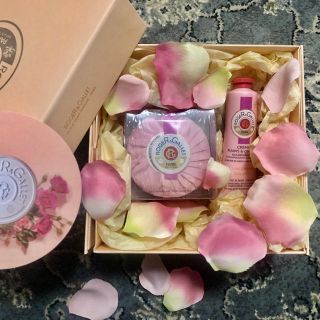 ロクシタン(L'OCCITANE)の❤︎❤︎❤︎ロジェ・ガレ　ギフトBOX付❤︎❤︎❤︎(ハンドクリーム)