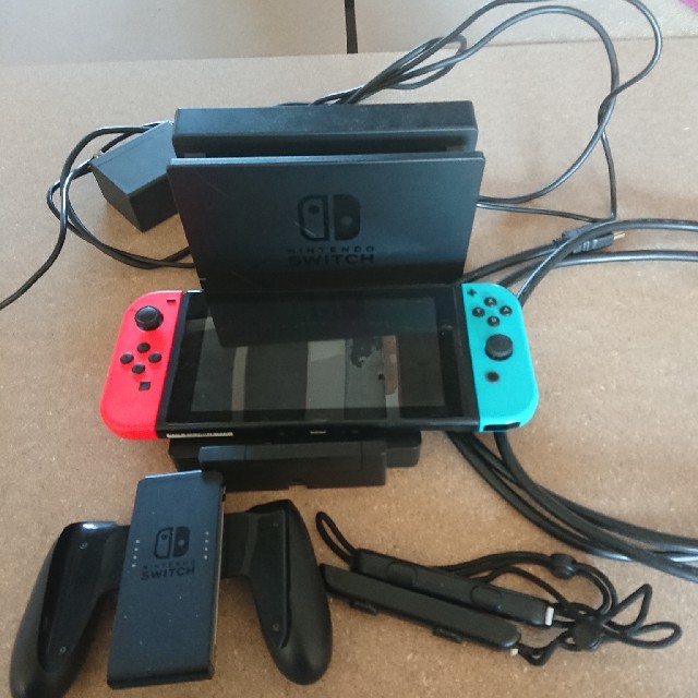 switch エンタメ/ホビーのゲームソフト/ゲーム機本体(家庭用ゲーム機本体)の商品写真