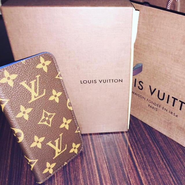 LOUIS VUITTON(ルイヴィトン)のVUITTON スマホケース(ゆのさん専用) ハンドメイドのスマホケース/アクセサリー(スマホケース)の商品写真