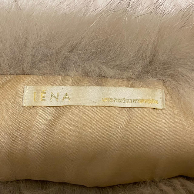 IENA(イエナ)のIENA ベージュクリップ付きファー レディースのジャケット/アウター(毛皮/ファーコート)の商品写真