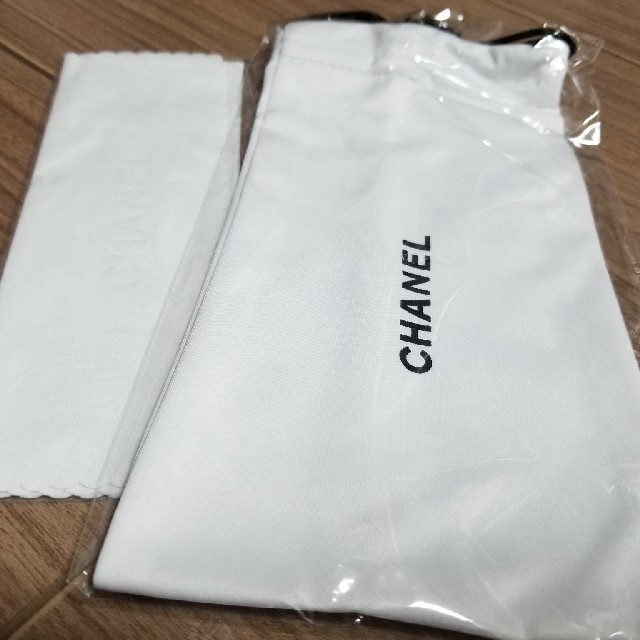 CHANEL(シャネル)のシャネル　メガネふき　メガネの箱 レディースのファッション小物(サングラス/メガネ)の商品写真