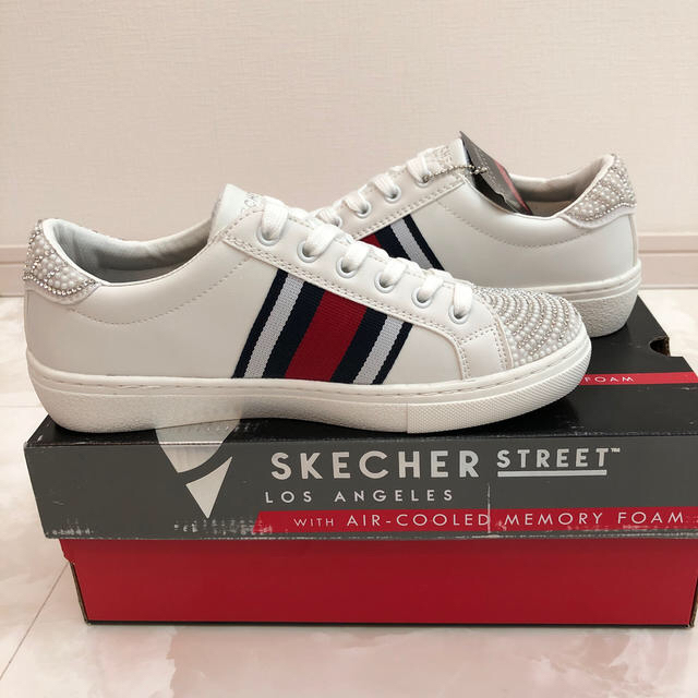 SKECHERS(スケッチャーズ)のスケッチャーズ SKECHERS レディース スニーカー 白 23センチ レディースの靴/シューズ(スニーカー)の商品写真
