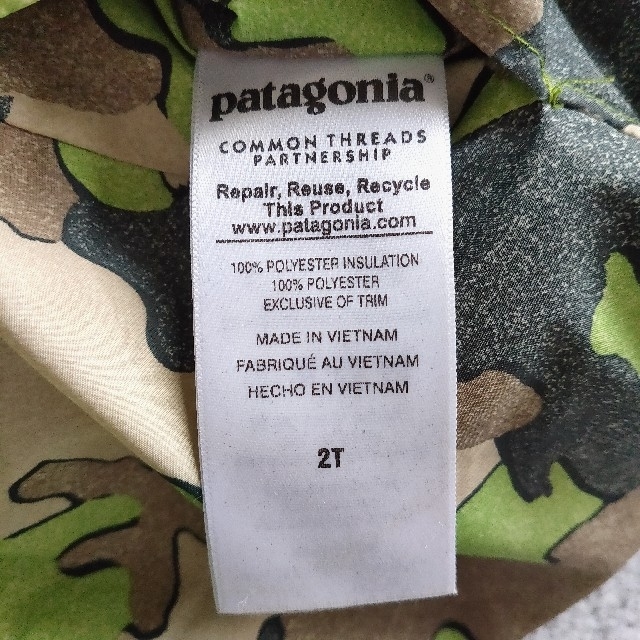 patagonia(パタゴニア)のpatagonia ベスト リバーシブル 迷彩 カモフラージュ キッズ/ベビー/マタニティのベビー服(~85cm)(その他)の商品写真