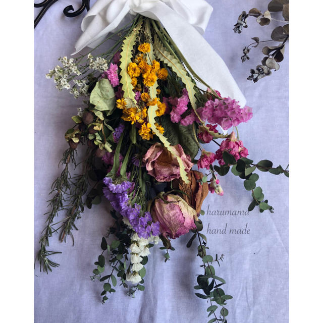 No.278 3種のバラとラナンキュラスのスワッグ ハンドメイドのフラワー/ガーデン(ドライフラワー)の商品写真