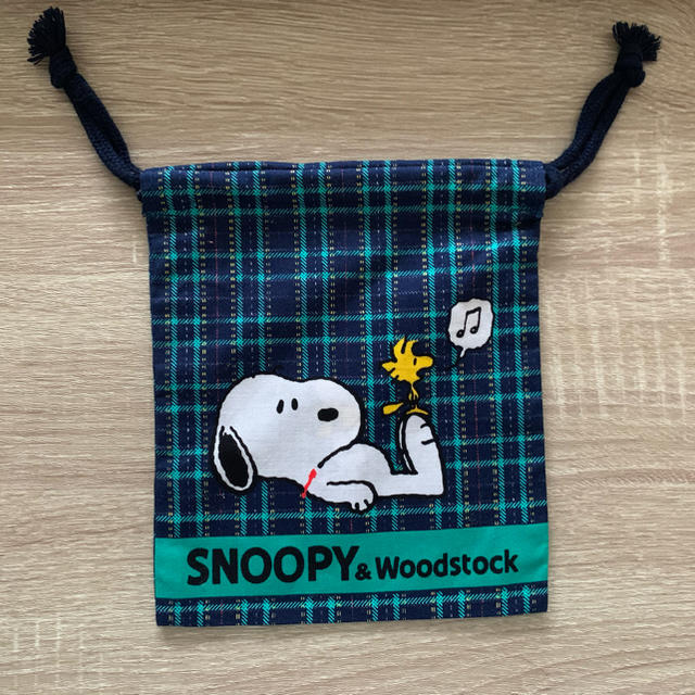 SNOOPY(スヌーピー)の【新品】スヌーピー　給食・コップ袋　２枚組 キッズ/ベビー/マタニティのこども用バッグ(ランチボックス巾着)の商品写真