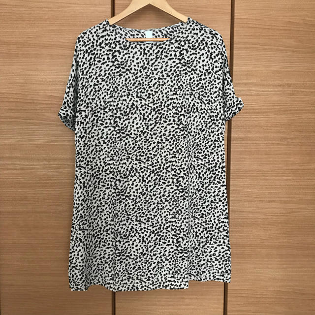 H&M(エイチアンドエム)のH&M レオパードTシャツ レディースのトップス(Tシャツ(半袖/袖なし))の商品写真