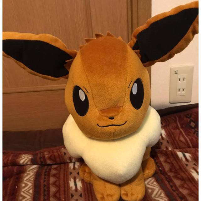 ポケモン(ポケモン)の【最終値下げ】美品 大人気 ポケモン イーブイ めちゃデカぬいぐるみ エンタメ/ホビーのおもちゃ/ぬいぐるみ(ぬいぐるみ)の商品写真