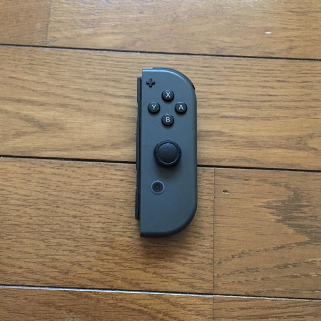 Nintendo Switch(ニンテンドースイッチ)の値下げ☆ジャンク Nintendo Switch  右 （R）グレー ジョイコン エンタメ/ホビーのゲームソフト/ゲーム機本体(家庭用ゲーム機本体)の商品写真