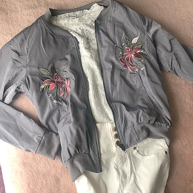 ZARA(ザラ)の花刺繍ブルゾン レディースのジャケット/アウター(ブルゾン)の商品写真