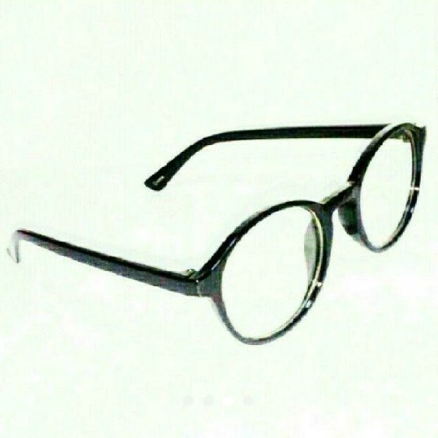 丸眼鏡 デザイン 伊達メガネ 新品 送料無料 ブラック 黒縁 UVレンズ 付き メンズのファッション小物(サングラス/メガネ)の商品写真