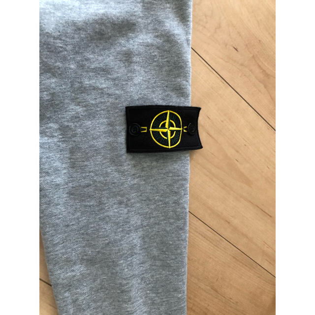 STONE ISLAND(ストーンアイランド)のMサイズグレースウェットトレーナー送料込み即購入okその日に発送手続きします メンズのトップス(スウェット)の商品写真