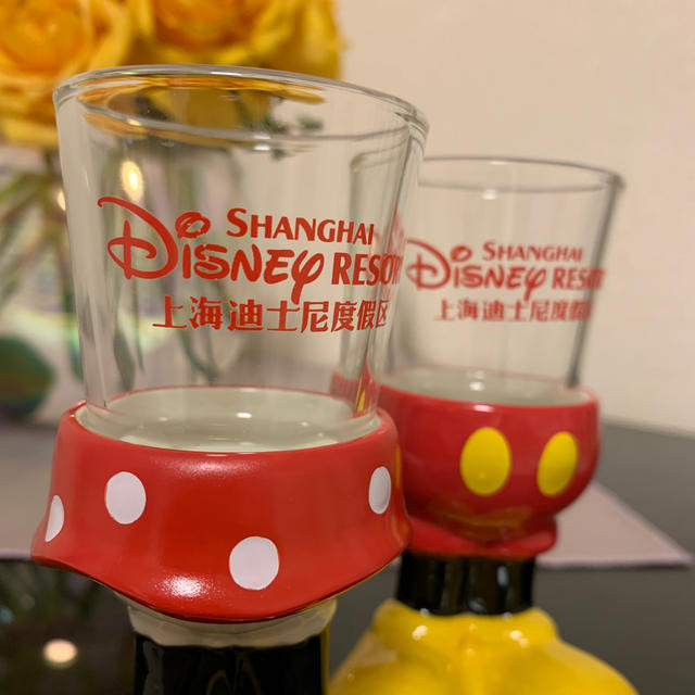 Disney(ディズニー)の上海ディズニーランド ショットグラス 2個セット エンタメ/ホビーのおもちゃ/ぬいぐるみ(キャラクターグッズ)の商品写真