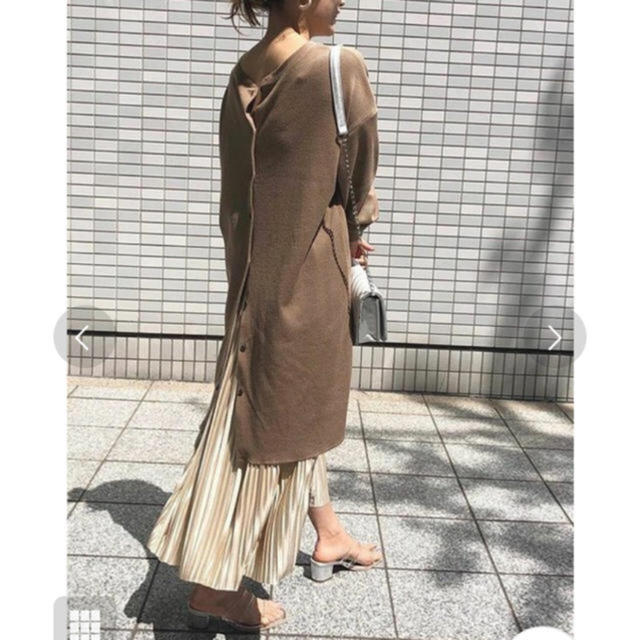 神戸レタス(コウベレタス)の神戸レタス　サテンプリーツスカート ベージュ レディースのスカート(ロングスカート)の商品写真