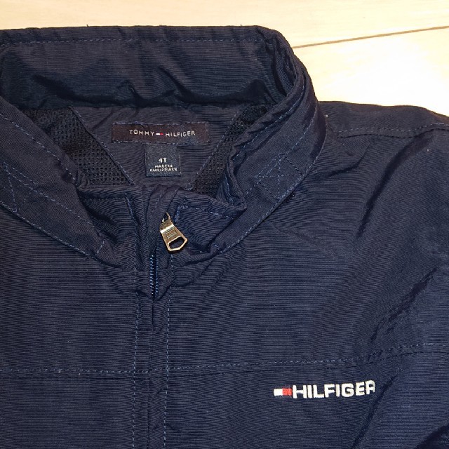 TOMMY HILFIGER(トミーヒルフィガー)の★わんわんさん専用★トミーヒルフィガー ジャケット 4T キッズ/ベビー/マタニティのキッズ服男の子用(90cm~)(ジャケット/上着)の商品写真