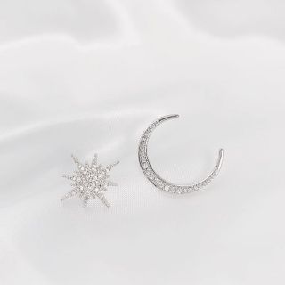 スタージュエリー(STAR JEWELRY)のstar & moon micro pave pierce SILVER(ピアス)