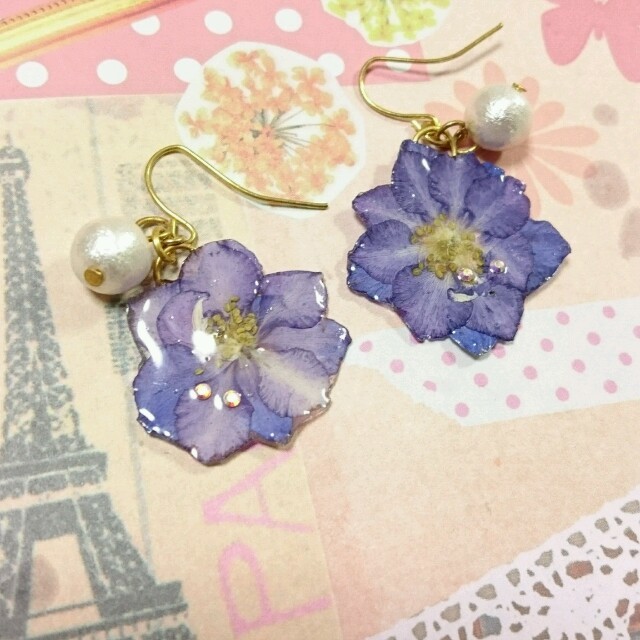 在庫処分☆勿忘草とパールのイヤリング レディースのアクセサリー(イヤリング)の商品写真