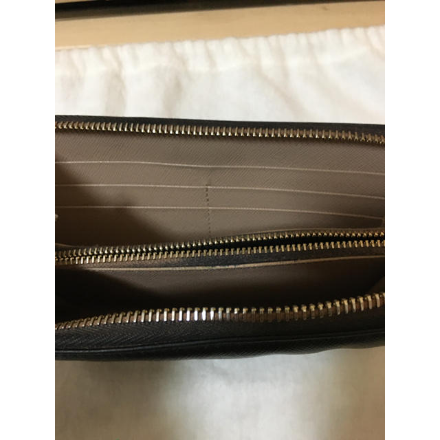 PRADA(プラダ)のプラダ　長財布　ラウンドファスナー　リカラー品 レディースのファッション小物(財布)の商品写真