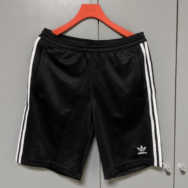 adidas(アディダス)の未使用新品 adidas originalsハーフパンツ ショーツblack L メンズのパンツ(ショートパンツ)の商品写真