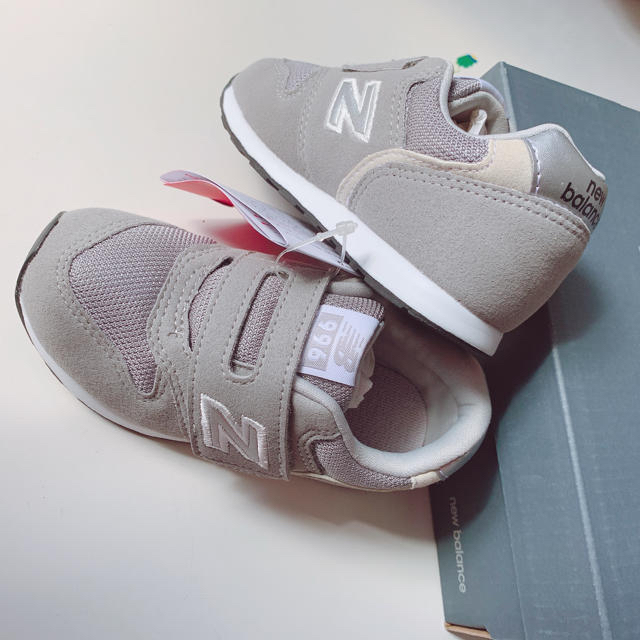 New Balance(ニューバランス)の新品 ニューバランス スニーカー 996 15.5 グレー キッズ キッズ/ベビー/マタニティのキッズ靴/シューズ(15cm~)(スニーカー)の商品写真