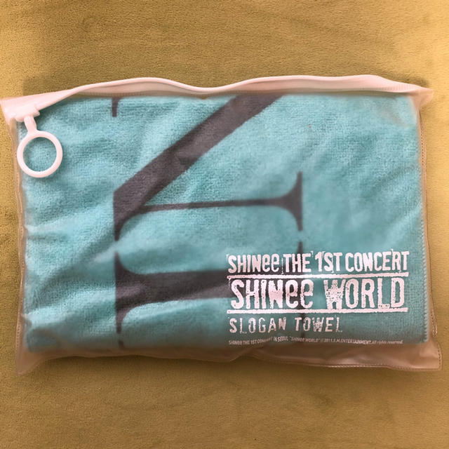 SHINee(シャイニー)の新品未使用 SHINee 1st ソウルコン スローガンタオル エンタメ/ホビーのタレントグッズ(アイドルグッズ)の商品写真