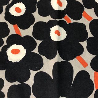 マリメッコ(marimekko)のマリメッコ  ミニウニッコ 生地 はぎれ 黒 グレー オレンジ(生地/糸)