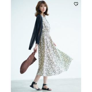 ユニクロ(UNIQLO)の【新品未使用】完売品    プリントシャーリングロングワンピース  XXL(ロングワンピース/マキシワンピース)