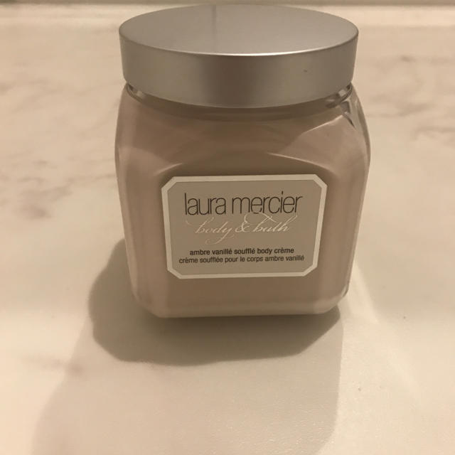 laura mercier(ローラメルシエ)のローラメルシエ アンバーバニラ　ホイップトボディクリーム コスメ/美容のボディケア(ボディクリーム)の商品写真