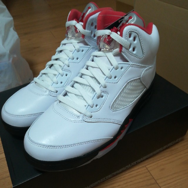NIKE(ナイキ)の27cm Nike Air Jordan 5 Retro FIRE RED メンズの靴/シューズ(スニーカー)の商品写真