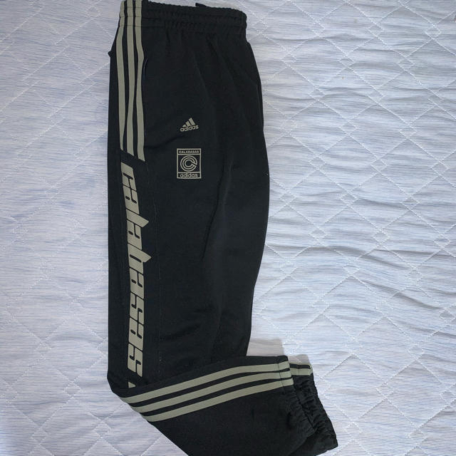 adidas(アディダス)のCALABASAS TRACK PANT o 中古 メンズのトップス(ジャージ)の商品写真