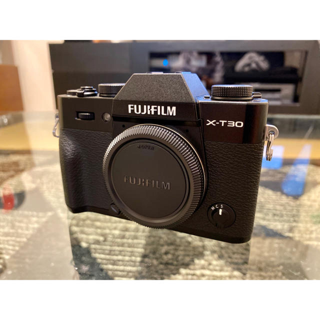 富士フイルム(フジフイルム)の【RYOさま専用】富士フィルム FUJIFILM X-T30 ブラック スマホ/家電/カメラのカメラ(ミラーレス一眼)の商品写真