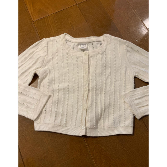 babyGAP(ベビーギャップ)のbabyGAP ベビーギャップ  カーディガン  ホワイト 3y 95センチ キッズ/ベビー/マタニティのキッズ服女の子用(90cm~)(カーディガン)の商品写真