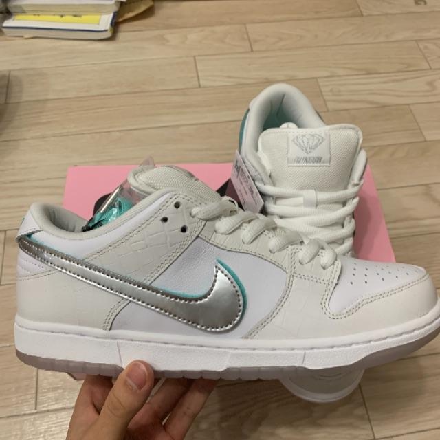 NIKE(ナイキ)のNike sb dunk low pro qs diamond white メンズの靴/シューズ(スニーカー)の商品写真