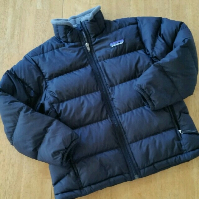 patagonia(パタゴニア)のパタゴニアkidsダウンS(8) キッズ/ベビー/マタニティのキッズ服男の子用(90cm~)(ジャケット/上着)の商品写真