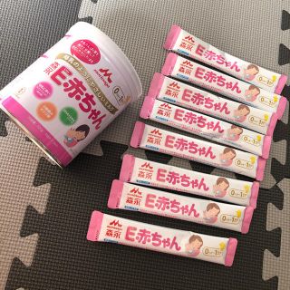 モリナガニュウギョウ(森永乳業)のE赤ちゃん300g缶+スティック8本(哺乳ビン)