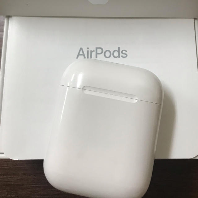 Apple(アップル)のAirPods 第1世代　第一世代　充電ケース　純正品　エアーポッズ　エアポッズ スマホ/家電/カメラのオーディオ機器(ヘッドフォン/イヤフォン)の商品写真