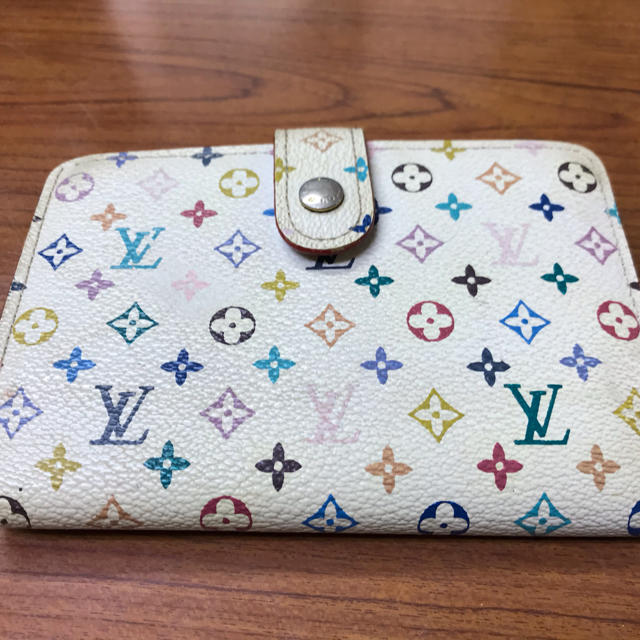 LOUIS VUITTON(ルイヴィトン)のルイヴィトン　二つ折り財布 レディースのファッション小物(財布)の商品写真