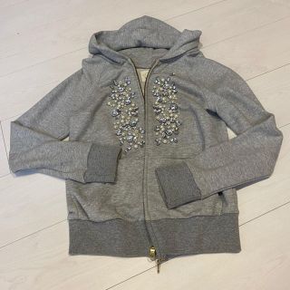 チェスティ(Chesty)のchestyグレーパーカー(パーカー)